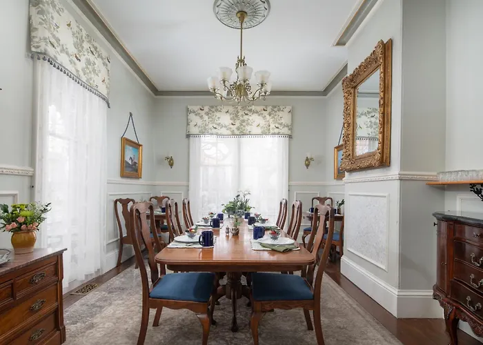 Pet Friendly hotel: The Mason Cottage Downtown